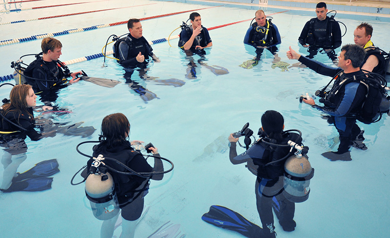 Tauchkurs im Swimming Pool